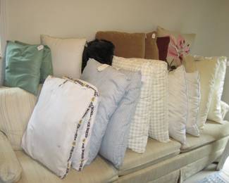 Bed Pillows & Throw Pillows
