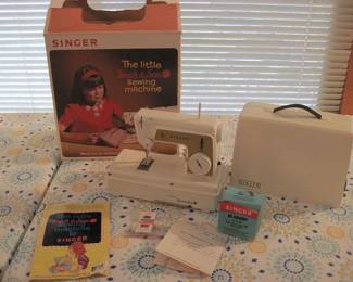 Little Touch &Sew Singer Sewing Machine, Case, AC Adapter, Booklet, Box 