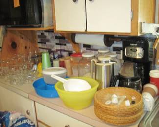 Wine Glasses, Drinking Glasses, Plastic Glasses, Storage Containers, Strainer, Plateholders, Coffee Maker Coffee Pitcher