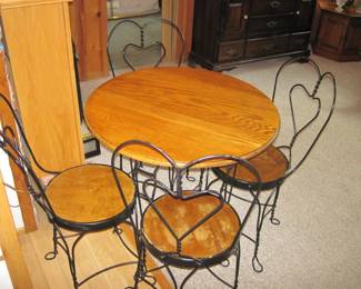 Hearts Wire Parlor Table Chairs Set