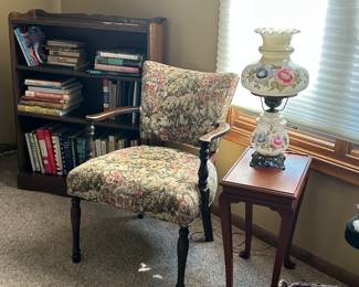 Electric floral hurricane lamp