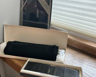 Wool scarf, leather wallet