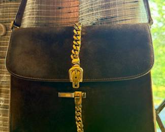 Iconic vintage 1970/80s Gucci suede gold buckle purse. 