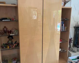 Parquet Blond Wood Entertainment Stand with Curved Movable Doors