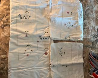 Embroidered sheet and pillow set
