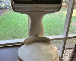 Porcelain store scale