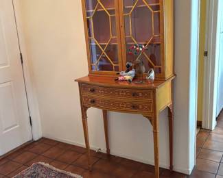 Vintage Vitrine