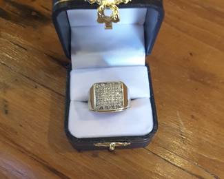 Men's 10K gold ring, approx. 1 carat weight diamonds. Size 10