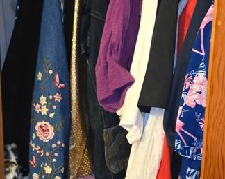 Ladies Clothes - 4 Closests Full Size XL - 4XL