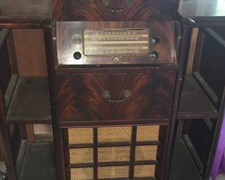 Antique Radio in Flamed Mahogany