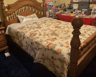 3 Piece Queen Bedroom Set in Oak