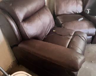 HAS 3 RECLINING UNITS!