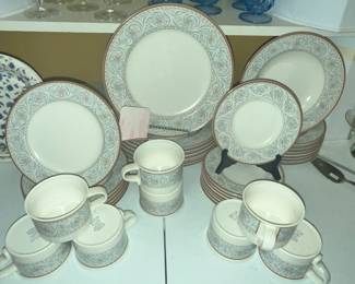 SET OF MIKASA DINNERWARE