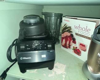 NICE VITAMIX & BOOK