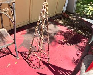 YARD ART