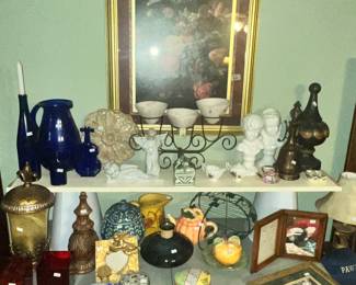 TABLE FULL OF BEAUTIFUL DECOR