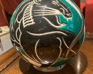 Lion dramatic vase