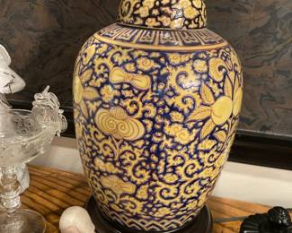 attractive yellow/blue ginger jar lamp