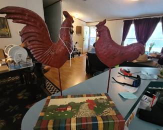 Note kitchen table and chairs NOT FOR SALE