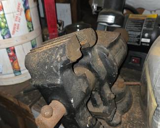 Bench Mounted Vise