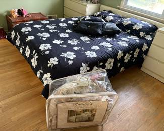 Queen Size Bed & Bedding 