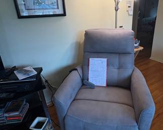 Power Lift Recliner 