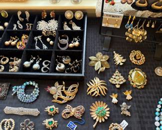 Vintage Brooches 