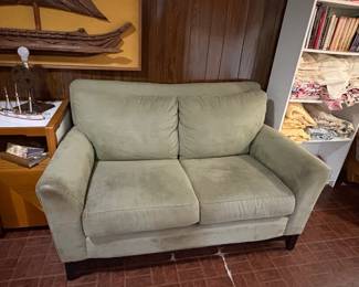 Loveseat 