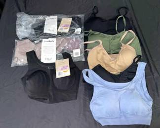 Sports Bras Size Small 1 Medium