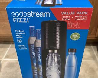 NIB SODA STREAM Fizzi Sparkling Water Maker