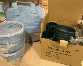 NIB Lock-N-Lock Store & Carry Set, NIB Plastic Dinnerware Set