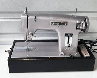 44 1960sSearsKenmoreSewingMachinewCase
