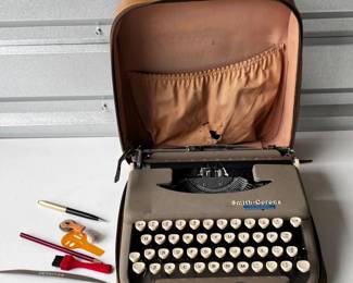 32 SmithCoronaSkyriterPortableTypewriter