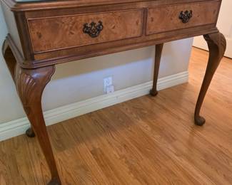 Stunning burl wood entry table with 2 drawers & glass top
3ft 7" wide. 20" deep
2ft 9 1/2" tall