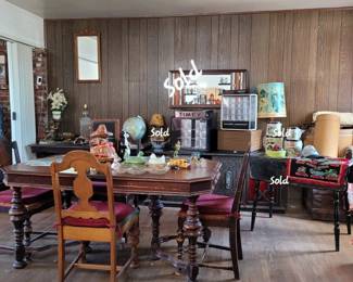$40 - 5 pc. Dining set Saturday 
