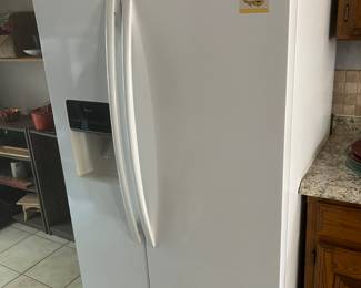 Amana refrigerator. With icemaker. It’s very clean inside.