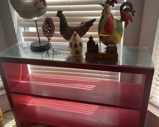 This shelf has a mirrored top. She also had a great collection of roosters.!&#128019;&#128020;
