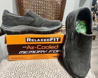 men’s brand new shoes in the original box