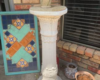 Nice big column for plants, sculptures, or vases