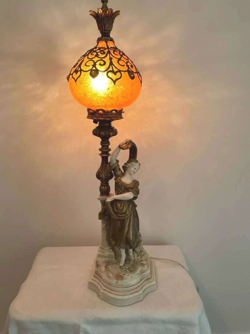 01 Art nouveau style lamp