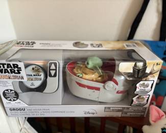 Star Wars Baby Yoda The Mandalorian Grogu and Hover Pram Radio Control