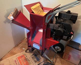 Super Tomahawk Chipper Shredder