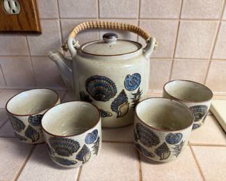 Seashell Design Stoneware Teapot with 4 Cups