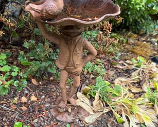 Frog Butler Cast Iron Bird Feeder