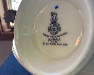 Royal Doulton English Bone China "Olympia" Dinnerware Set
