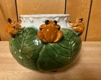 Ceramic Frog & Leaf Design Planter