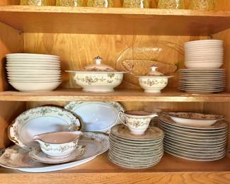 Meito China Hand Painted Dinnerware Set