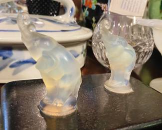 Sabino Opalescent Frosted Glass Elephants