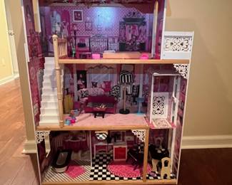 Doll house w furniture