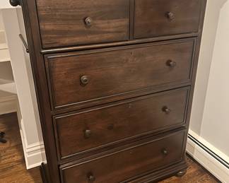 Universal Dresser